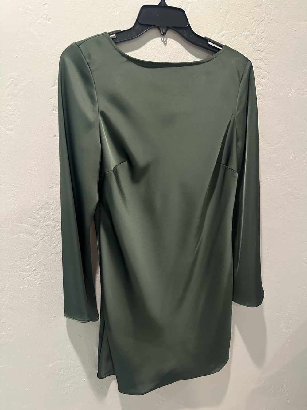 Gianni Bini Dark Green Satin-Look Long-Bell Sleeve Mini Dress Size 8 - Picture 3 of 9